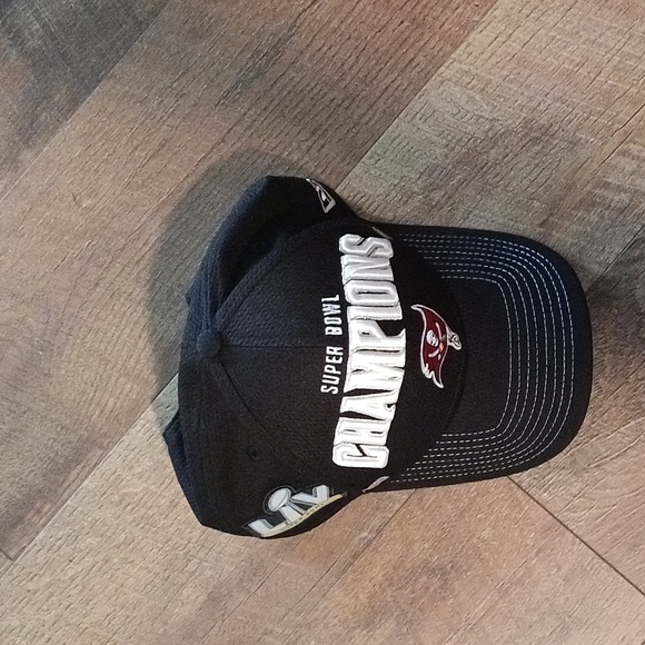 Buc's super bowl champions hat NWT NFL🖤 - Picture 2 of 8